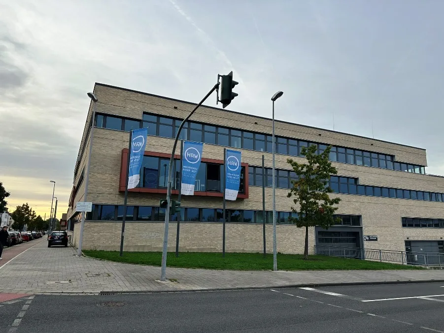 Bildungsangebote in Mülheim: Ansicht der Hochschule Mülheim, die Teil der vielfältigen Bildungsangebote der Stadt Mülheim ist